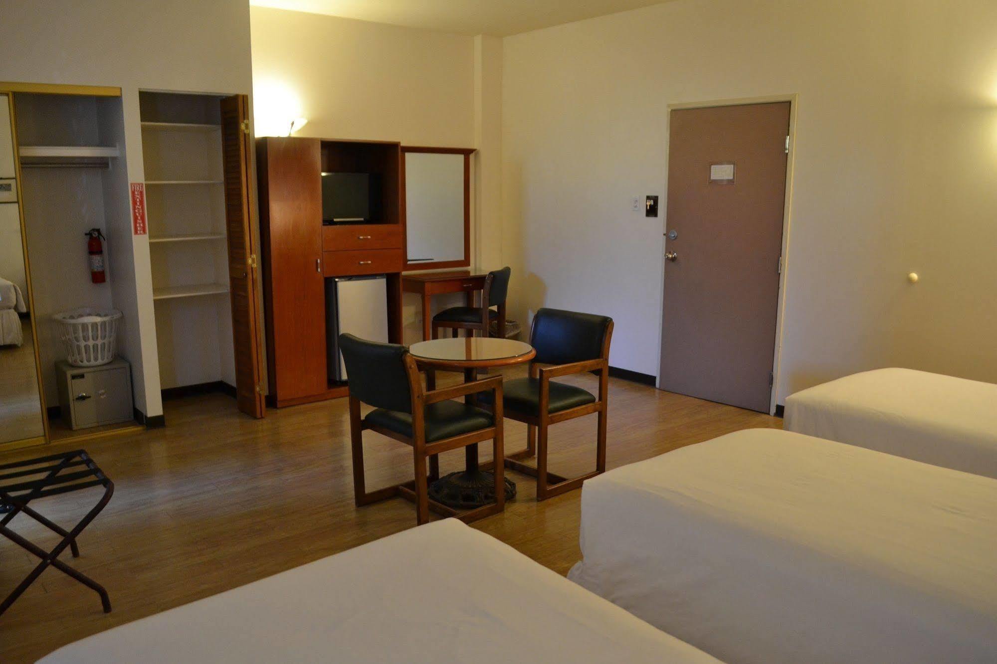 West Plaza Malakal Hotell Koror Eksteriør bilde