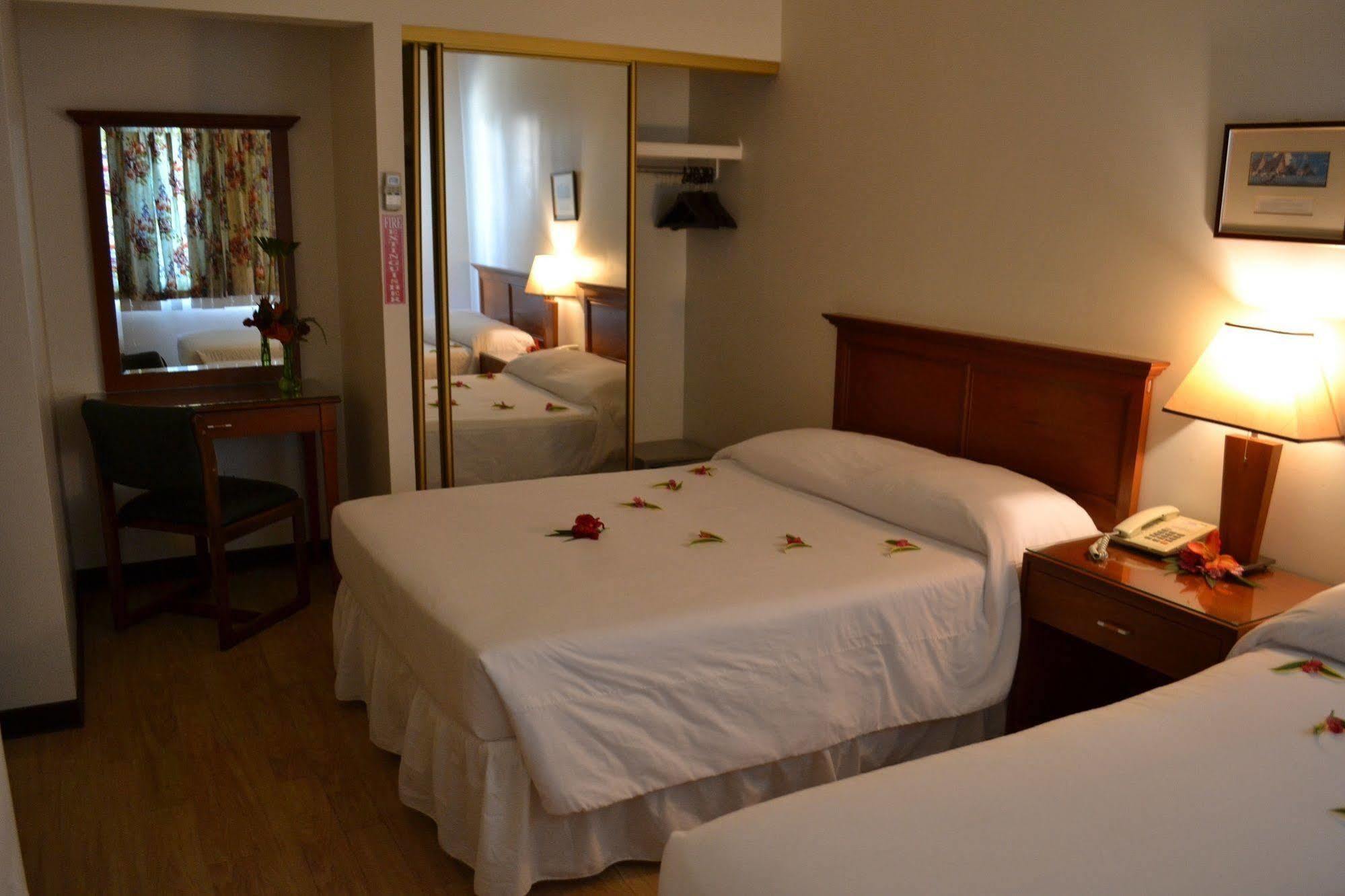 West Plaza Malakal Hotell Koror Eksteriør bilde