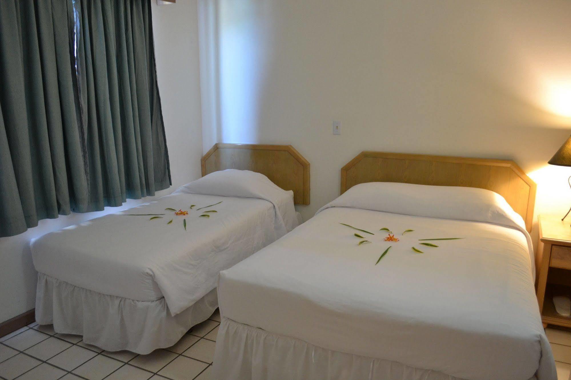 West Plaza Malakal Hotell Koror Eksteriør bilde